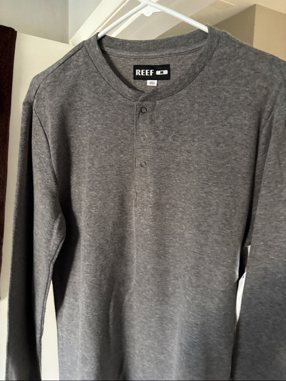 REEF Men's Long-Sleeve Henley Shirt - Heather Gray